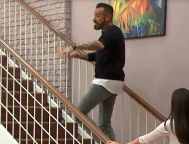 «Γυαλιά-καρφιά» στο Power Of Love: Τα «έσπασε» και έφυγε ο Νίκος εκνευρισμένος (βίντεο)